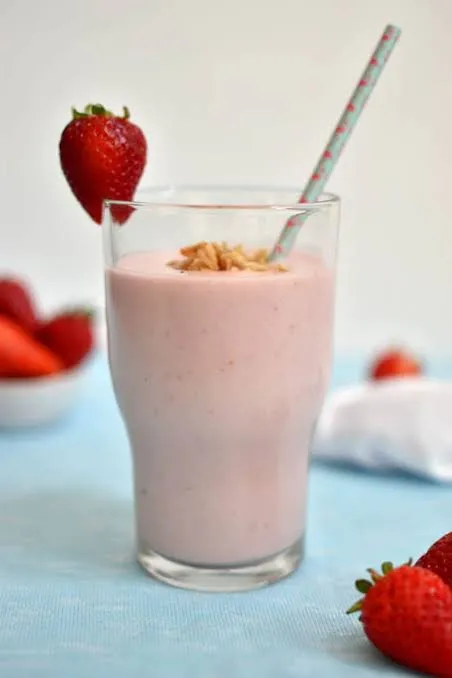 Foto do prato Vitamina de Morango com Leite de Amêndoas